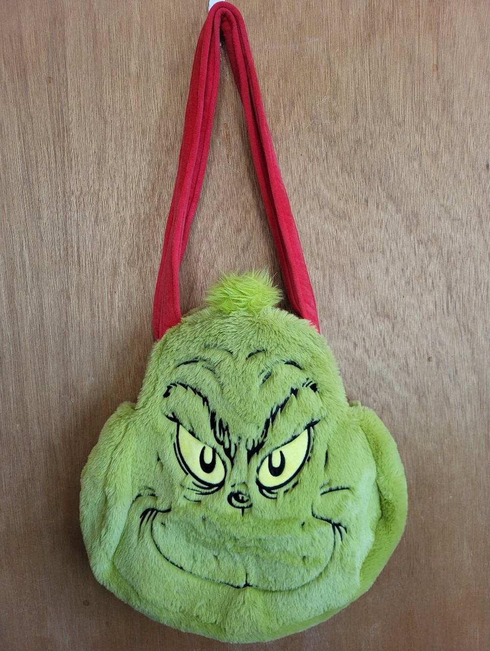 Grinch Bioworld 3D Plush Large Shoulder Bag with Red Strap - Picture 4 of 16